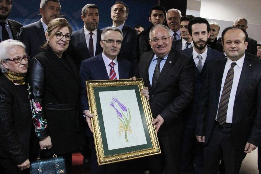 Bakan Ağbal: "pkk&rsquo;nın Elebaşları Avrupa&rsquo;da Koştururken G&uuml;venlik Sarsılmıyor Mu?"