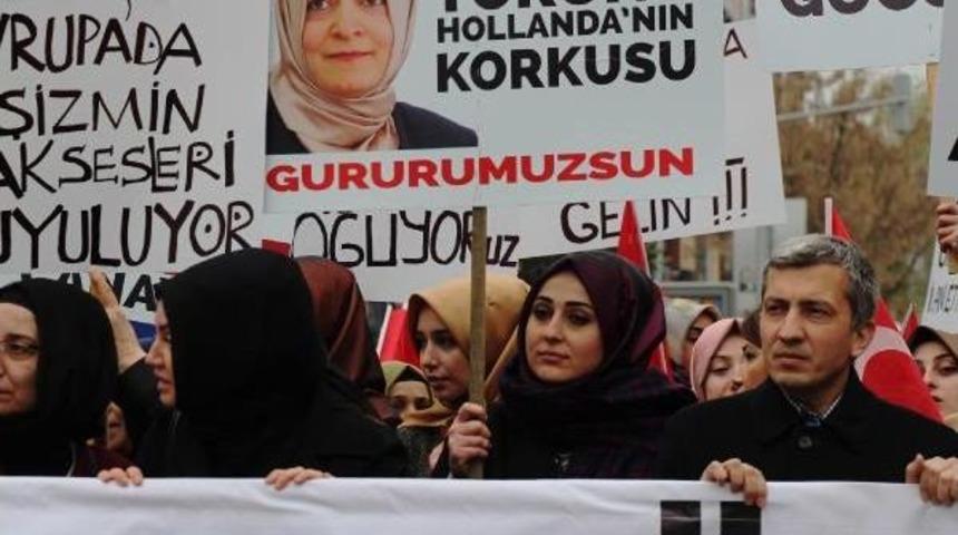 Sakarya'da 2 Bin Kişi Hollanda'ya Tepki I&ccedil;in Y&uuml;r&uuml;d&uuml;