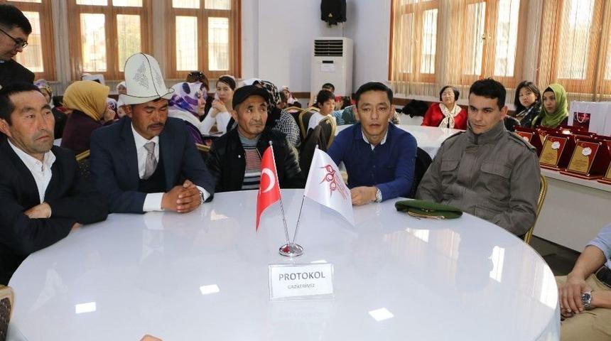 Ter&ouml;rle M&uuml;cadelede Şehit Olan Kırgız T&uuml;rkleri Unutulmadı