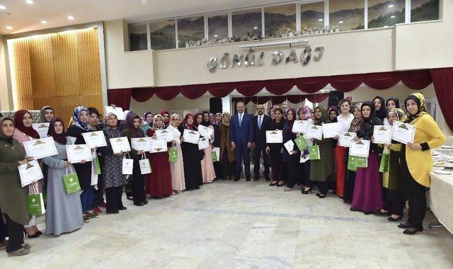 Aile Akademisi’nde Sertifika Heyecanı