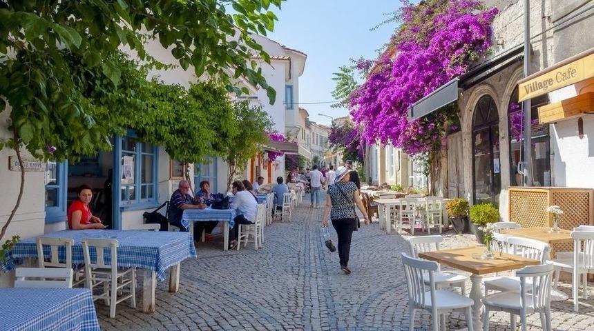 G&ouml;zde Tatil Beldesi Ala&ccedil;atı Yayalaştırılıyor