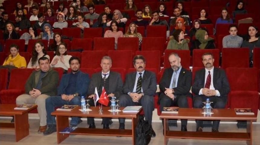 &Ccedil;om&uuml;&rsquo;de Mehmet Akif Ersoy Ve Eseri Konulu Konferans D&uuml;zenlendi