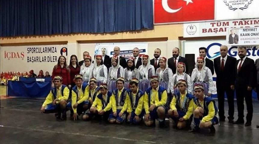 Halk Oyunları Ekibi Madalya İle D&ouml;nd&uuml;