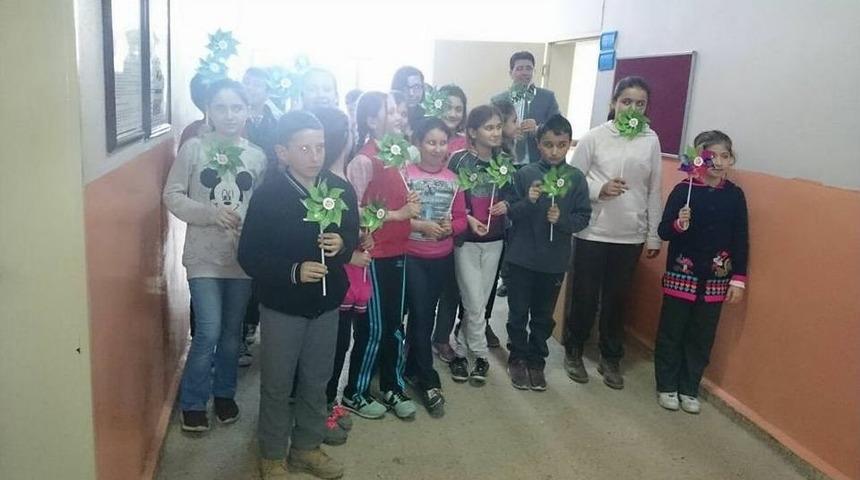 &Ouml;ğrencilere Yenilenebilir Enerji Kaynakları Konulu Bilgilendirme Semineri