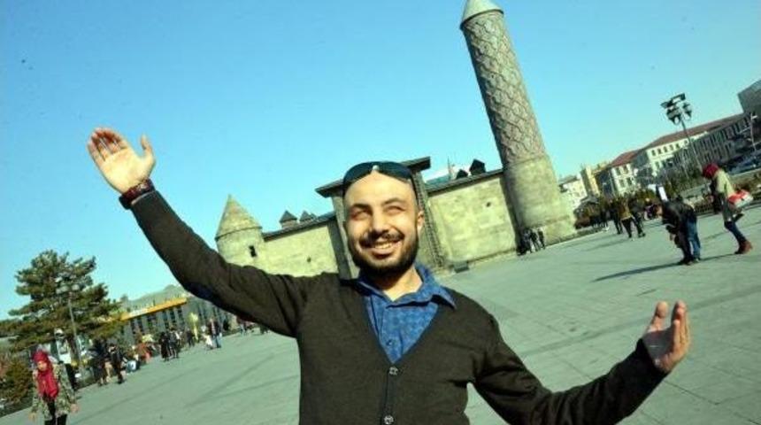 Görme Engelli Mücahit, Engellilerin Sesi Oldu