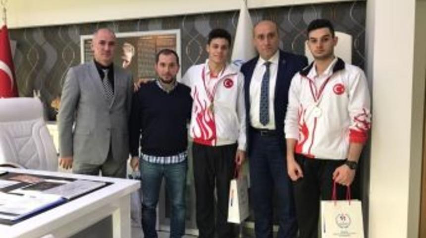 Trabzonlu Gen&ccedil; Y&uuml;z&uuml;c&uuml;lerden Gen&ccedil;ler T&uuml;rkiye Şampiyonası&rsquo;nda B&uuml;y&uuml;k Başarı