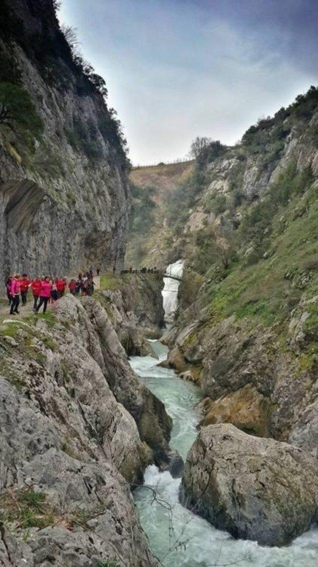 Doğaseverler Ulkaya Şelalesi’ni Keşfetti