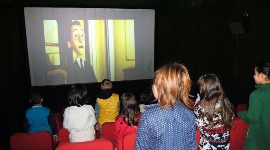 Hayatlarında İlk Defa Sinemaya Gittiler