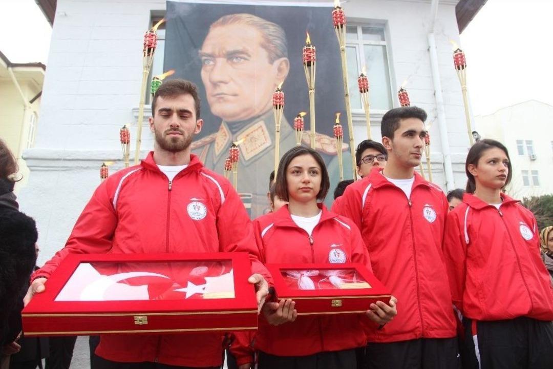 Kutsal Emanetler Yola &Ccedil;ıktı