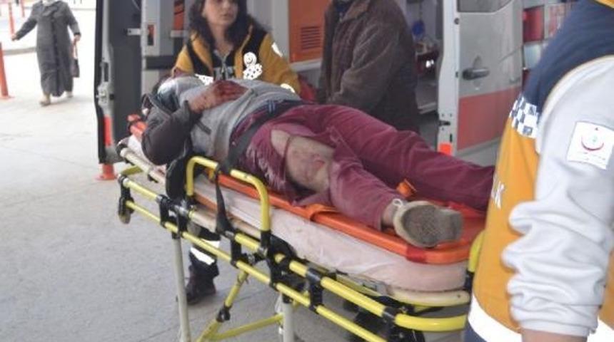 Trakt&ouml;r Ile &Ccedil;arpışan Motosikletteki Iki Kardeş Yaralandı