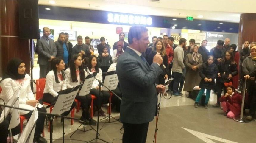 Lise &Ouml;ğrencilerinden Palerium Avm&rsquo;de Kurtuluş Etkinliği