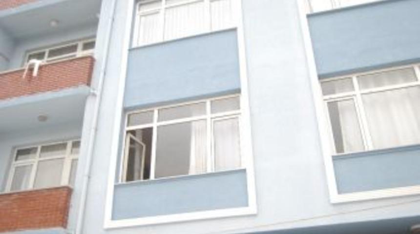 Genç Adam Evinde Ölü Bulundu