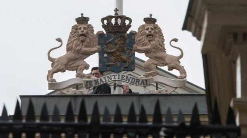 Hollanda Başkonsolosluğu Yetkilileri Binanın &Ccedil;atısında Inceleme Yaptı