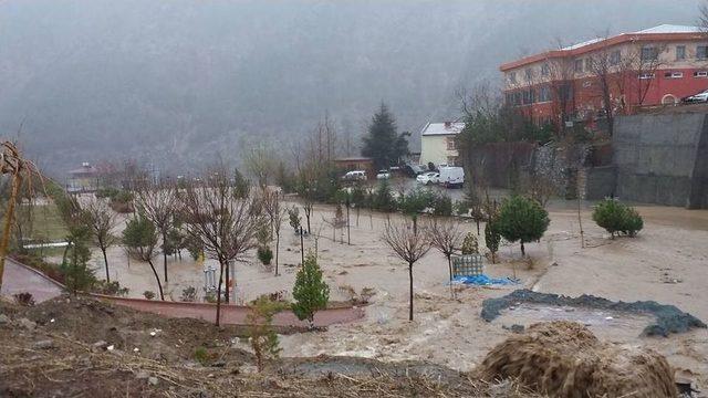 Turizm Köyü Sel Sularına Teslim Oldu