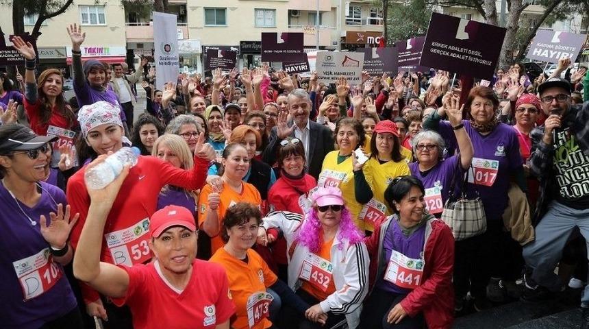 Kadınlar Gaziemir&rsquo;de &rsquo;hakları&rsquo; İ&ccedil;in Koştu