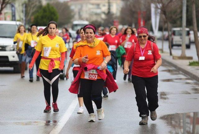 Kadınlar Gaziemir’de ’hakları’ İçin Koştu