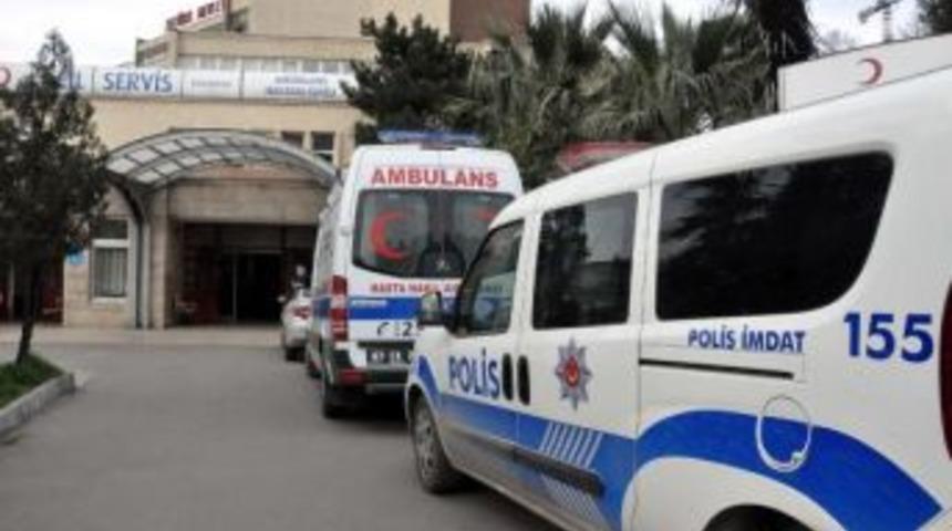 Hırsızlık I&ccedil;in Girdiği Hastanede Eli Asans&ouml;re Sıkıştı