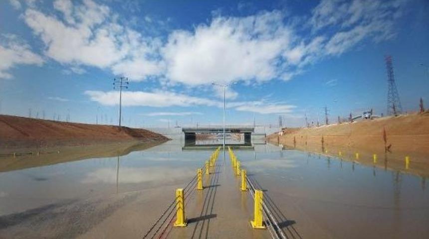 Altge&ccedil;it Su Altında Kaldı, Karayolu Ulaşıma Kapandı