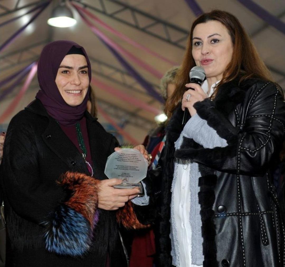 (d&uuml;zeltme) Tuzla Belediyesi Kent Konseyi Kadın Meclisi, Dr. Fatma Yazıcı&rsquo;yı &ldquo;yılın Kadını&rdquo; Se&ccedil;ti