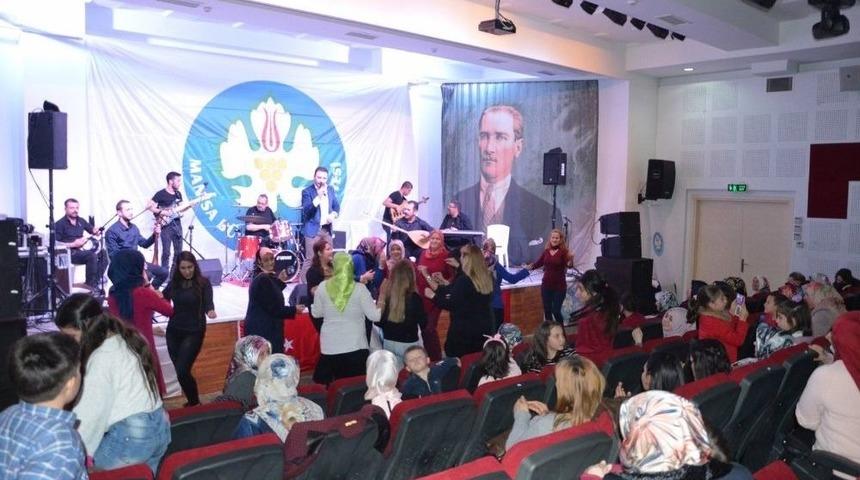 T&uuml;rk&uuml;lere Oyunlarıyla Eşlik Ettiler