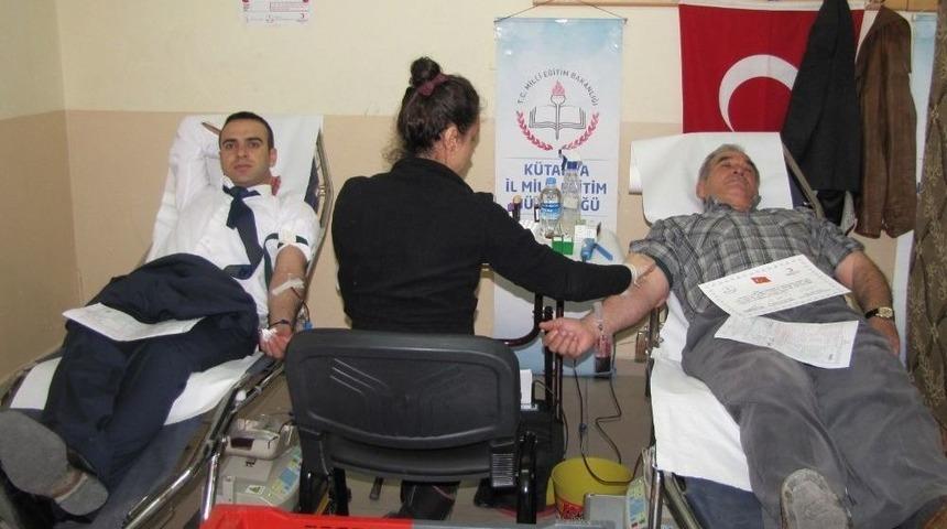 Hisarcık Şehitler Ortaokulunda Kan Bağışı Kampanyası