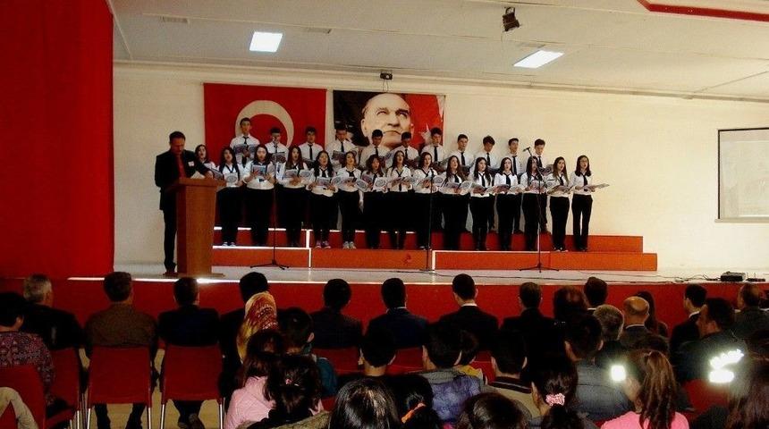 Sarıg&ouml;ll&uuml; &Ouml;ğrenciler Mehmet Akif&rsquo;i Andı