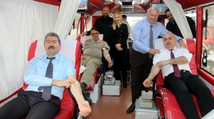 T&uuml;rk Kızılayı&rsquo;ndan Afrika İ&ccedil;in Yardım Kampanyası