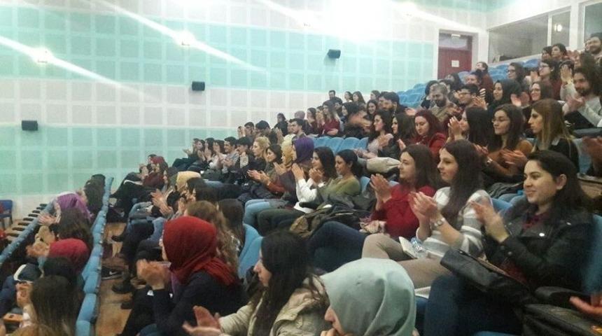 K&uuml;tahya Sosyal Bilimler Lisesi İngilizceyi Sahneye Taşıdı