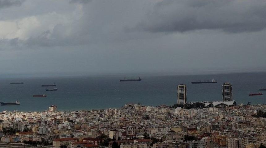 Y&uuml;k Gemileri İskenderun K&ouml;rfezi&rsquo;ne Sığındı