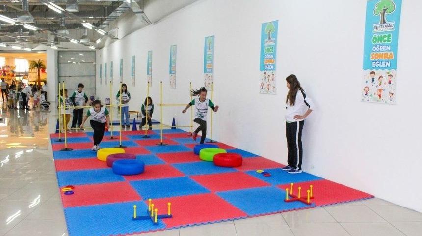 Veliler Alışverişe Minikler Spora