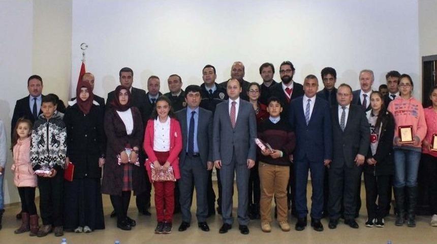 Tufanbeyli&rsquo;de "kahramanlık" Şiir Yarışması &Ouml;d&uuml;lleri Verildi