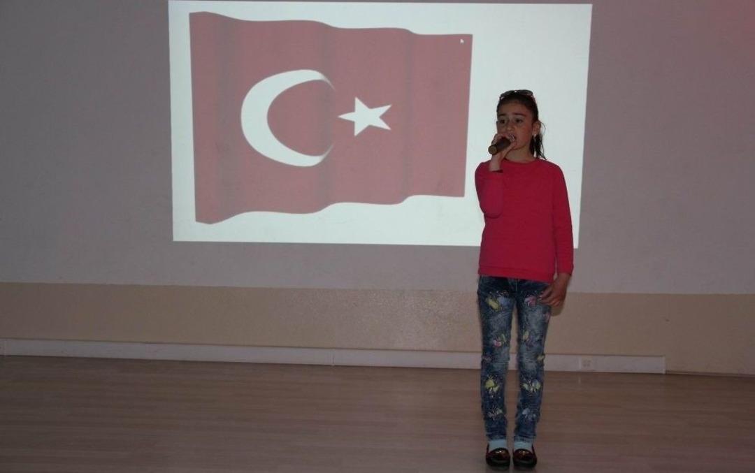 Ahıska T&uuml;rk&uuml; &Ccedil;ocuklar İstiklal Marşı&rsquo;nı G&uuml;zel Okumak İ&ccedil;in Yarıştı