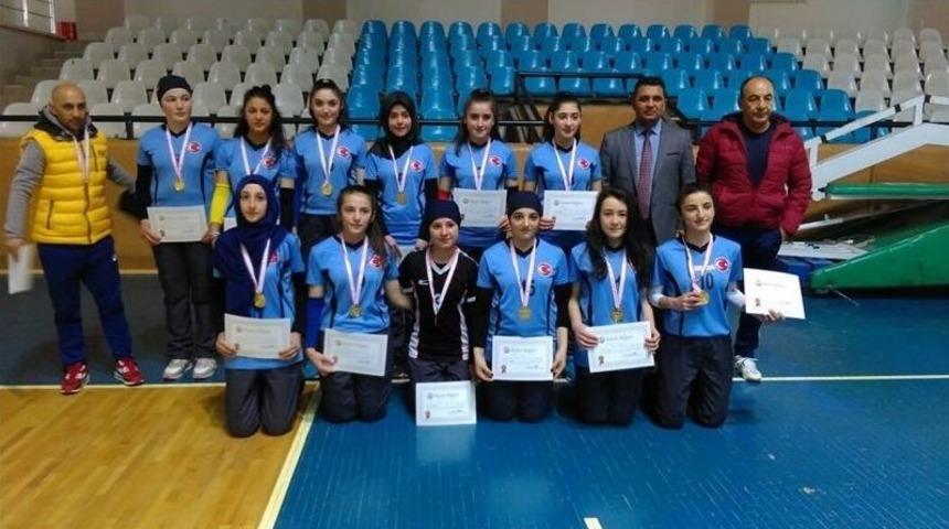 Voleybol M&uuml;sabakaları Tamamlandı
