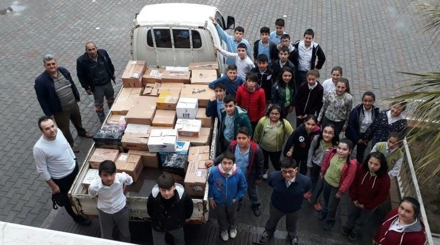 Minik Eller Mülteciler İçin Yardım Topladı