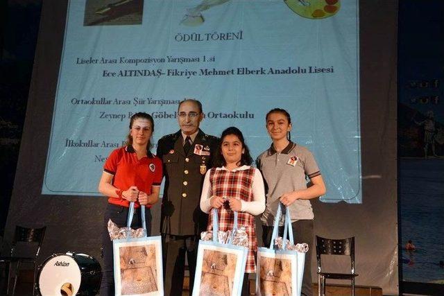 Edremit’te İstiklâl Marşı’nın Kabulü Törenle Kutlandı