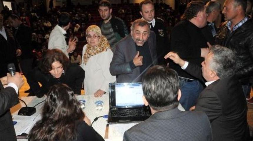 Tokat'ta Ge&ccedil;ici Iş Başvurusunun Kura &Ccedil;ekiminde Gerginlik