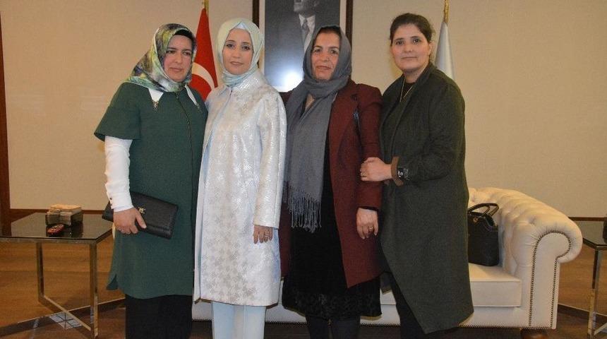 Bakan T&uuml;fenkci&rsquo;nin Eşi Esra T&uuml;fenkci Kadınlarla Bir Araya Geldi