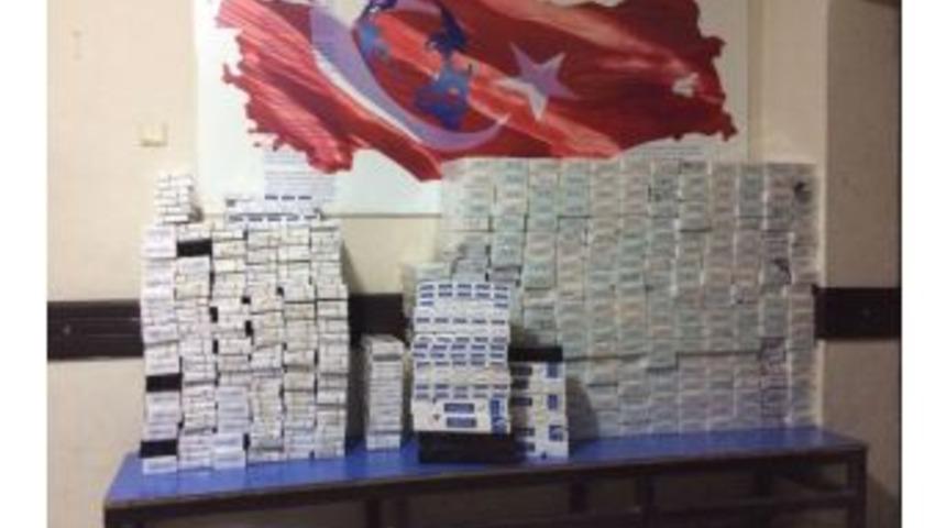Polisten Ka&ccedil;anların Aracından 3 Bin 755 Paket Ka&ccedil;ak Sigara &Ccedil;ıktı
