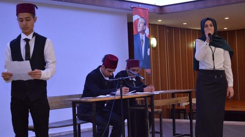 Sarayk&ouml;y&rsquo;de &Ouml;ğrenciler Ve &Ouml;ğretmenler İstiklal Marşı İ&ccedil;in Bir Araya Geldi