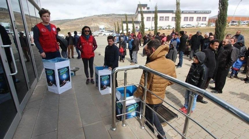 İhtiya&ccedil; Sahibi &Ouml;ğrenciler İ&ccedil;in Bin 243 Adet &Ouml;sym Seti Toplandı