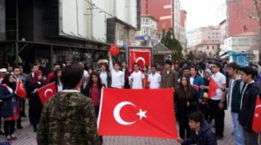 İstiklal Marşının Her Dizesini Farklı Bir &Ouml;ğrenci Okudu