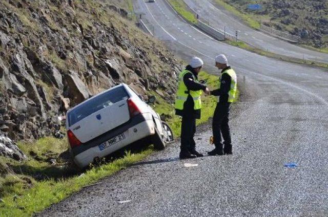 Siverek’Te Otomobil Minibüse Çarptı: 5 Yaralı