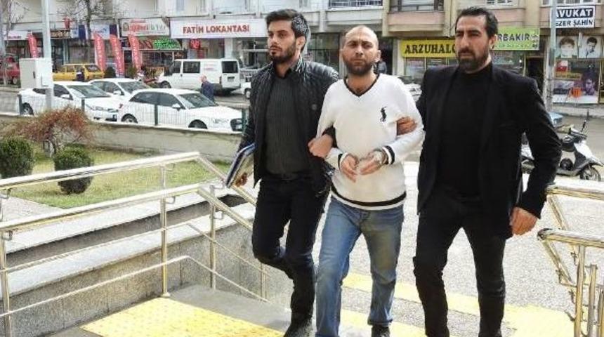 Cami Avlusunda Cinayete Tutuklama