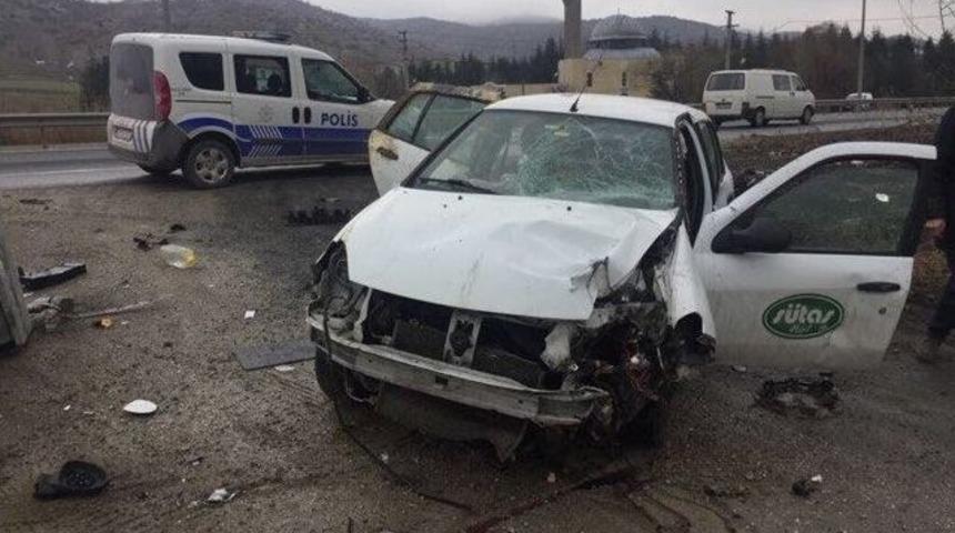 Boz&uuml;y&uuml;k&rsquo;te Otomobil Takla Attı, 1 Yaralı