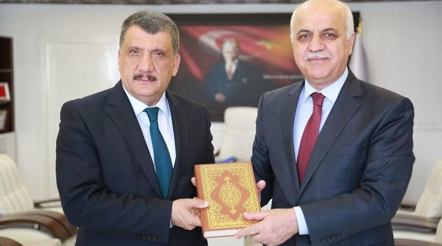 M&uuml;ft&uuml; &Ccedil;imen &lsquo;hediyem Kur&rsquo;an Olsun&rsquo; Kampanyasına Destek İstedi