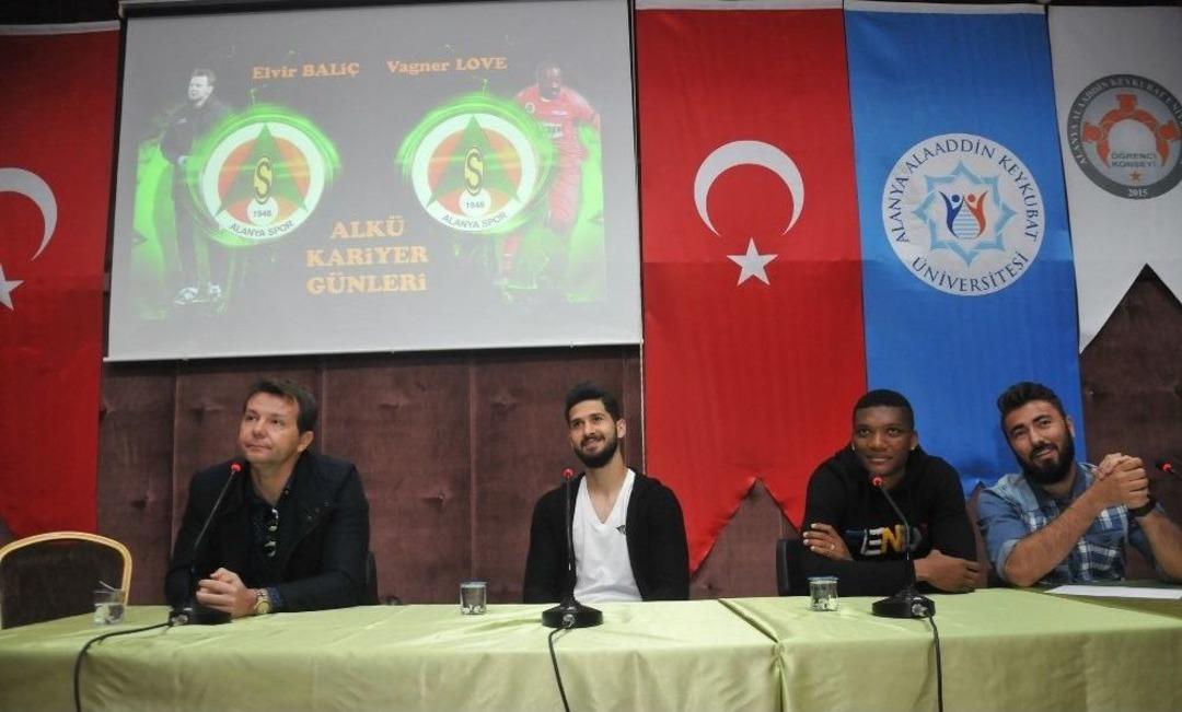 Alanyasporlu Futbolcular &Uuml;niversitede S&ouml;yleşiye Katıldı