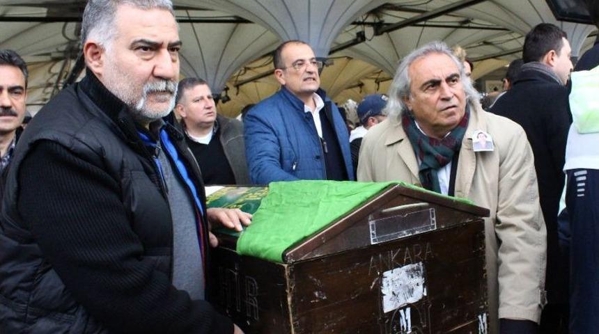 H&uuml;seyin Avni Aker&rsquo;in Kızı T&uuml;rkan Aker K&ouml;seoğlu Son Yolculuğuna Uğurlandı