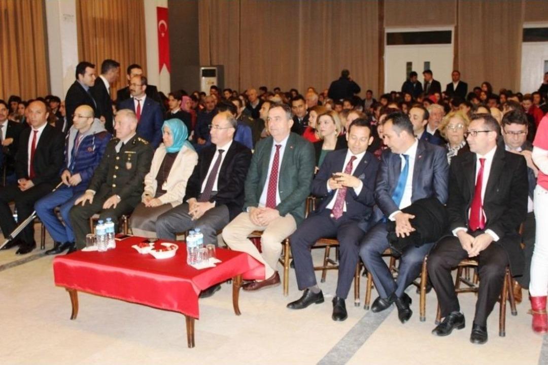 Ayvalık&rsquo;ta İstiklal Marşı&rsquo;nın Kabul&uuml;n&uuml;n 94. Yılı Kutlandı