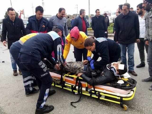 Otomobille Motosiklet Çarpıştı: 1 Ağır Yaralı