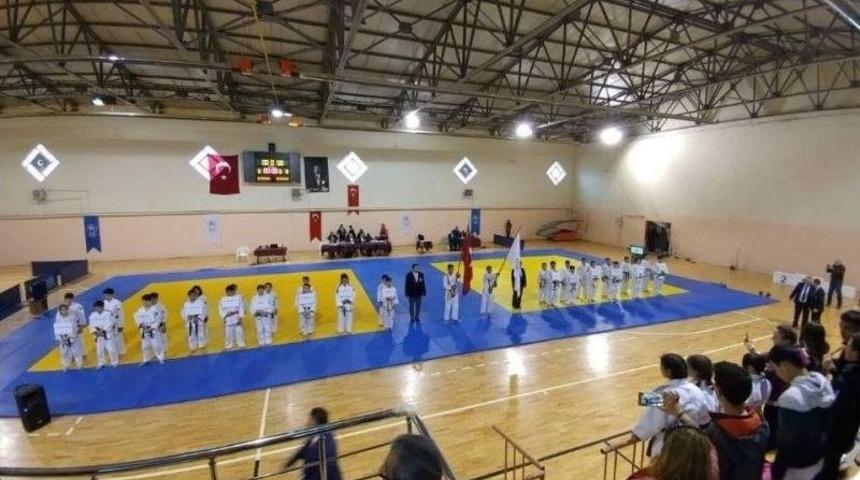 Tokat&rsquo;ta Yıldızlar Judo Grup Şampiyonası Yapıldı